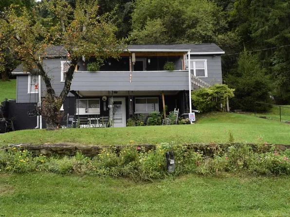 1631 Junkins Ave, Clarksburg, WV 26301