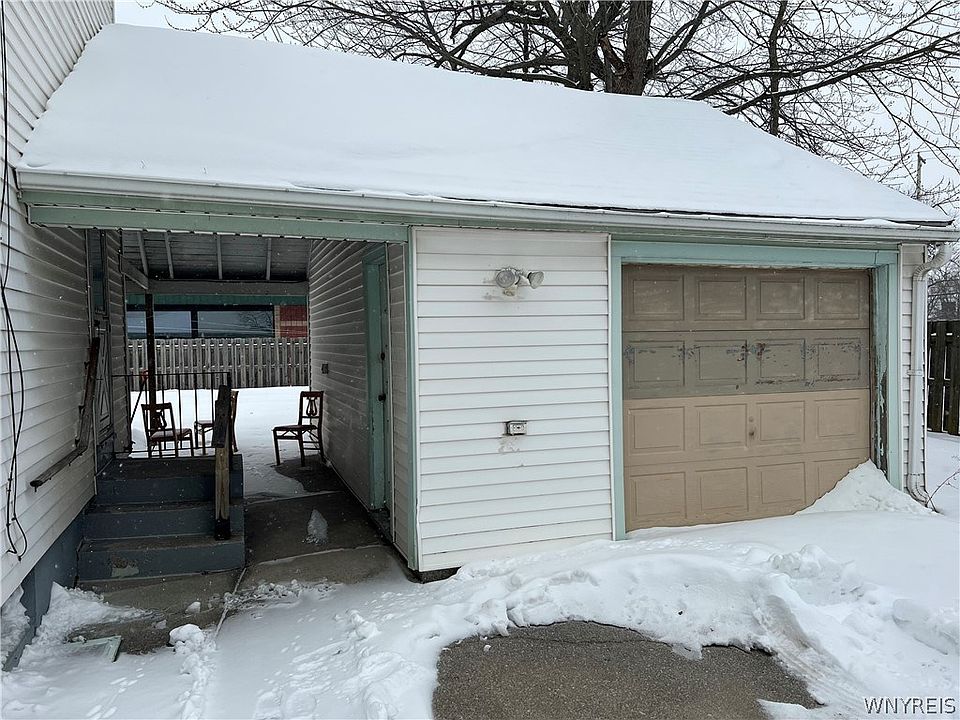 2nd image of 428 Longmeadow Rd