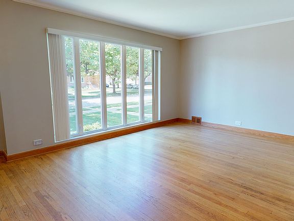 4th image of 7451 N Oconto Ave