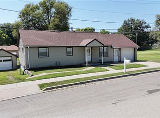404 S 6th St, Savannah, MO 64485