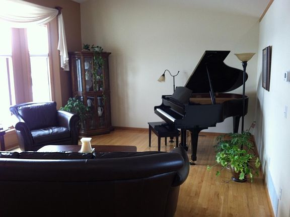 3rd image of 660 Evergreen Dr