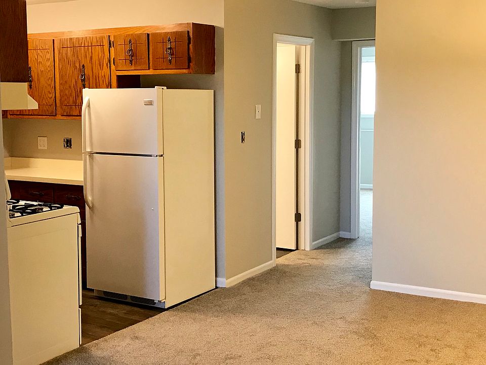 1st image of 510 Meadowbrook Ln APT 2