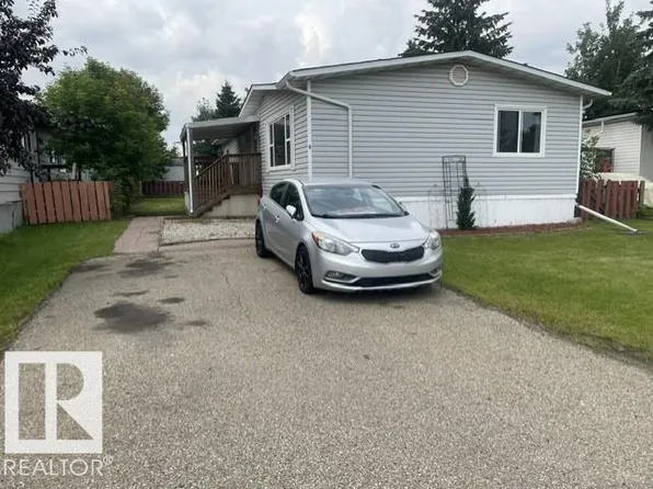 5 Cliff Cres NW, Edmonton, AB T6P 1B6