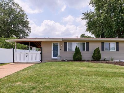 3 Lennox Ter, Maryland Heights, MO, 63043