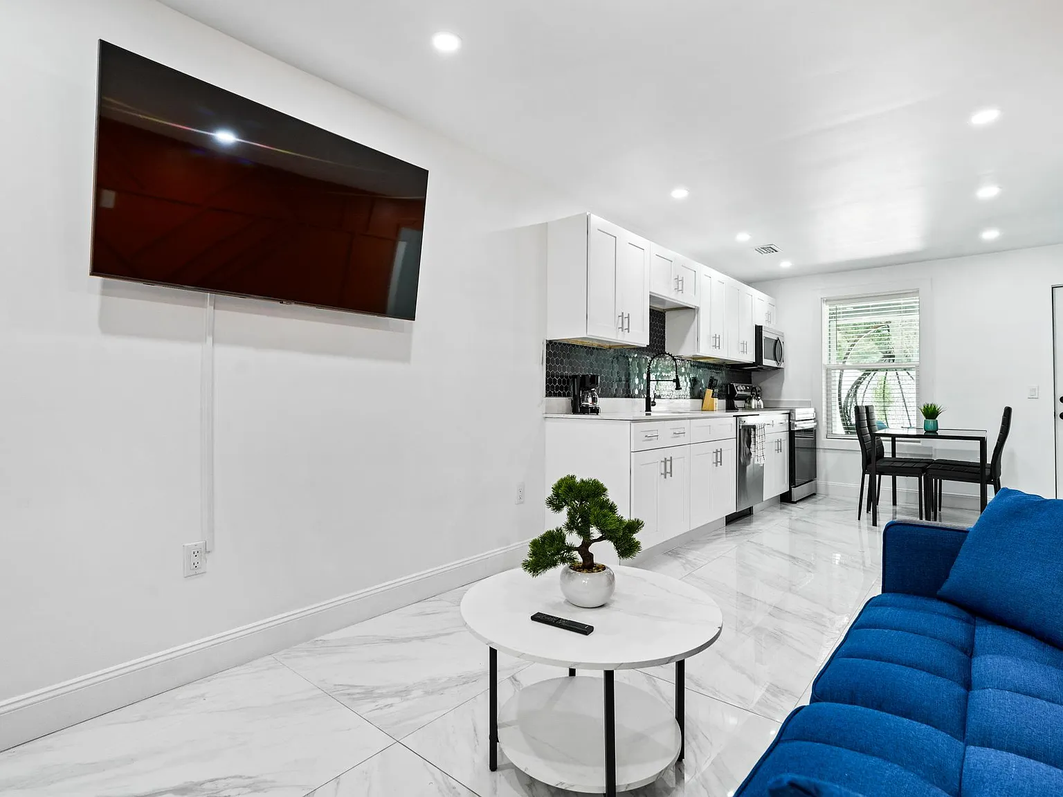 1 bed, 700 sqft, $1,690 — Photo 2