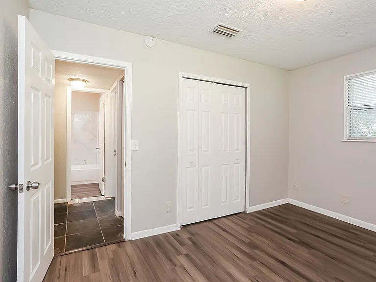 6812 Hawkins Ct — Photo 18