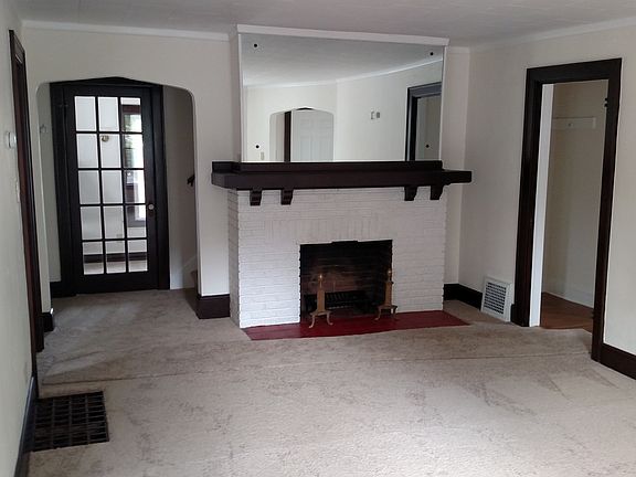 2nd image of 2016 Lakewood Ave