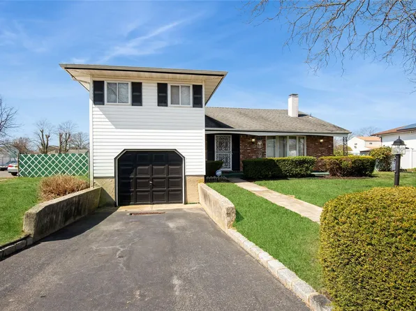 256 Leaf Avenue, Central Islip, NY 11722