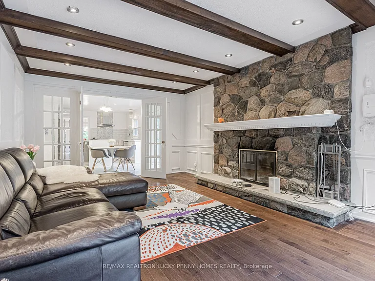 6 Village Squire Ln — Photo 8