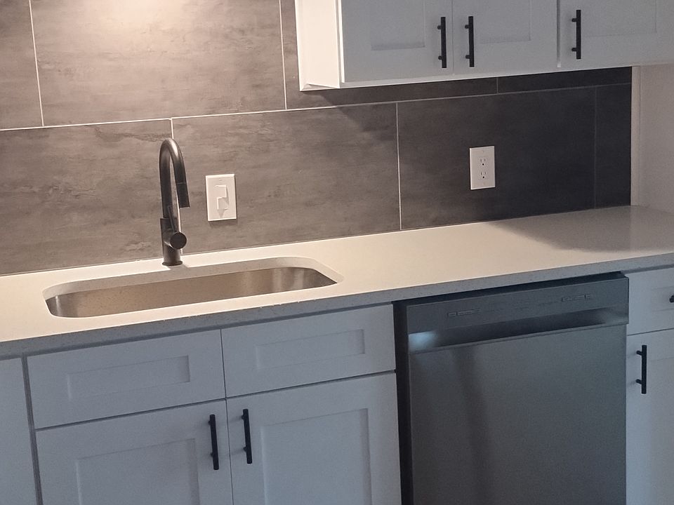 1st image of 2459 Columbia Dr APT 59