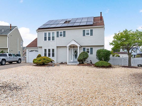 3rd image of 94 Wind Jammer Ct