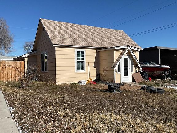 3rd image of 420 W 3rd St