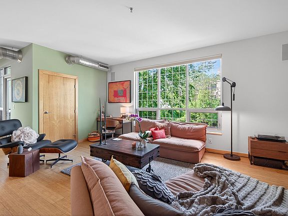 5th image of 521 2nd St SE APT 301