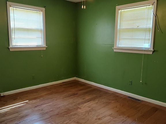 5th image of 516 Stadium Drive