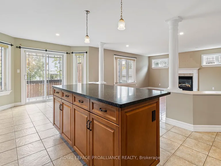 1009 Crestwood Dr — Photo 12