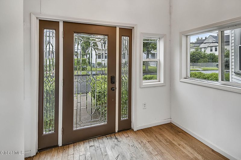 4th image of 2412 11th Avenue