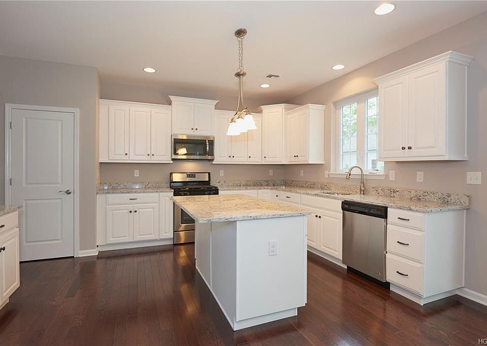 1st image of 60 Laurel Cir