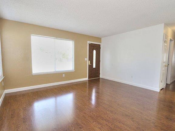 3rd image of 6913 Waxwing Way