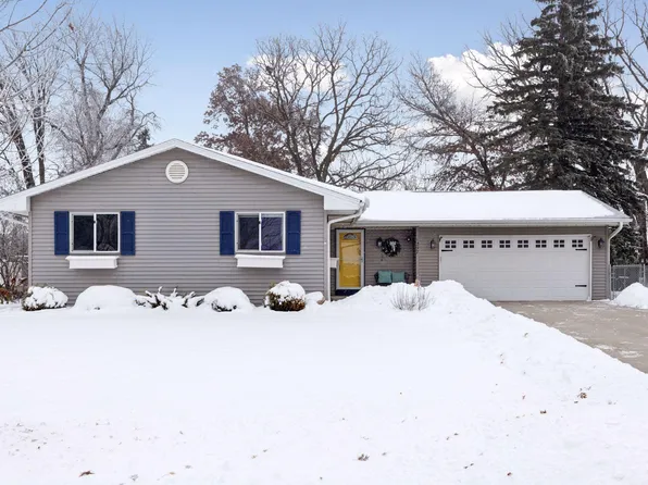 1297 Pinewood Dr, Woodbury, MN 55125