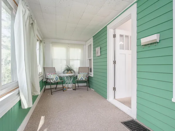 2424 Brook Dr, Kalamazoo, MI 49048