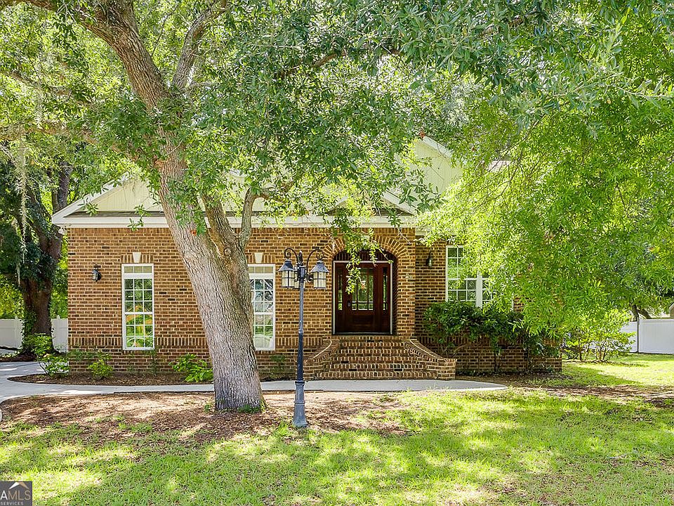 1st image of 104 Myrtlewood Ct