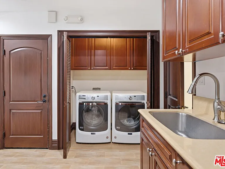 2108 San Ysidro Dr — Photo 14