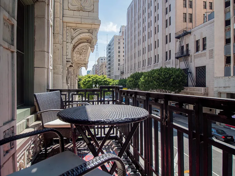 416 S Spring St #205 — Photo 9