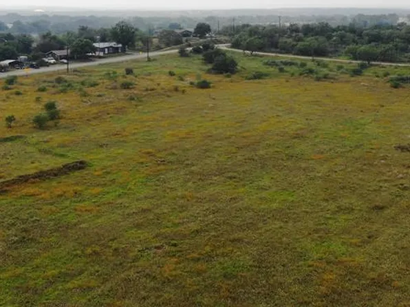 208 E Meadowlark St, Mason, TX 76856