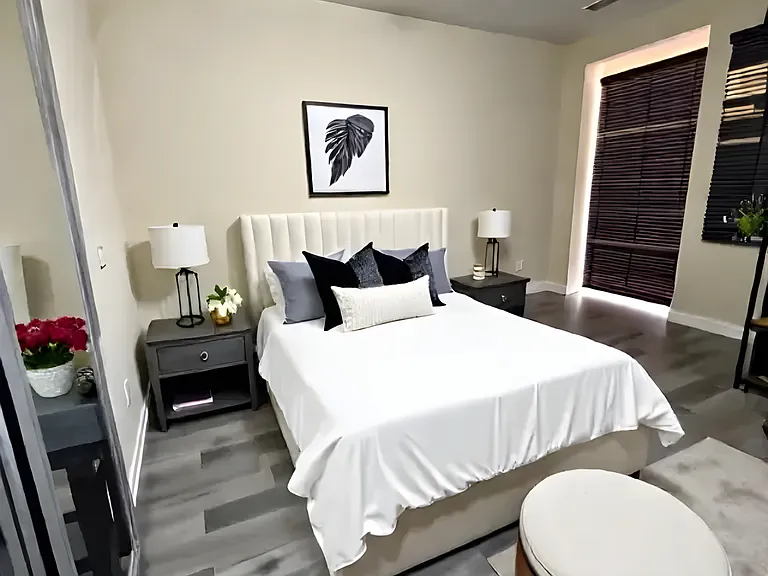 1004 S Oakley Blvd #GF — Photo 16