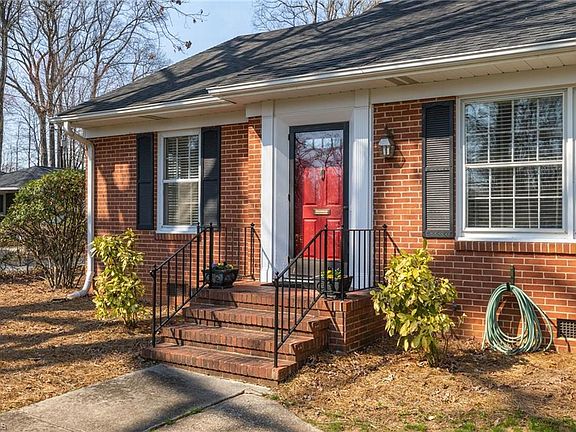 4th image of 3704 Dogwood Dr