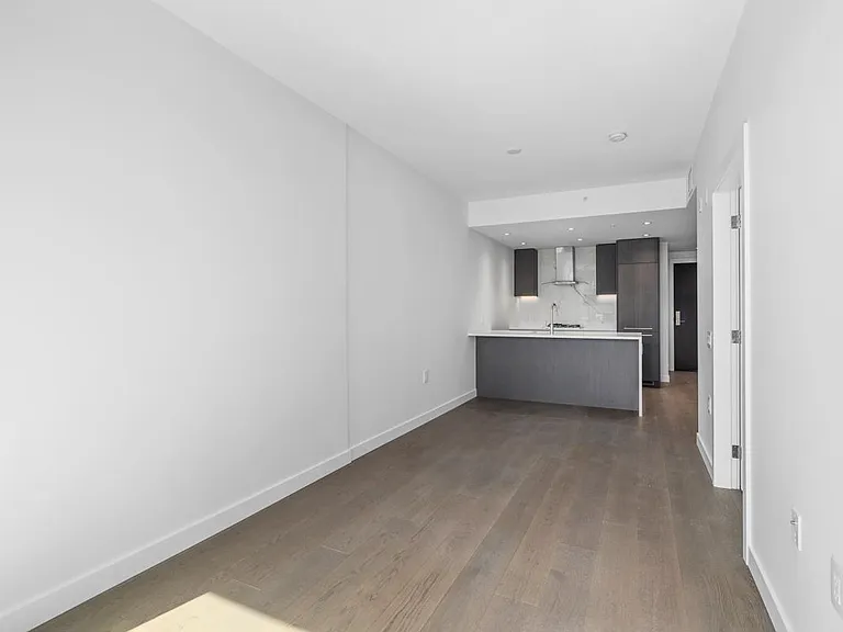 5168 Cambie St #412 — Photo 12