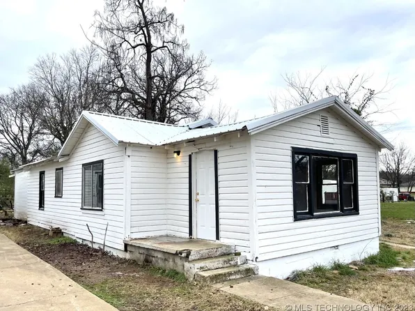 102 Choctaw Ave, Poteau, OK 74953
