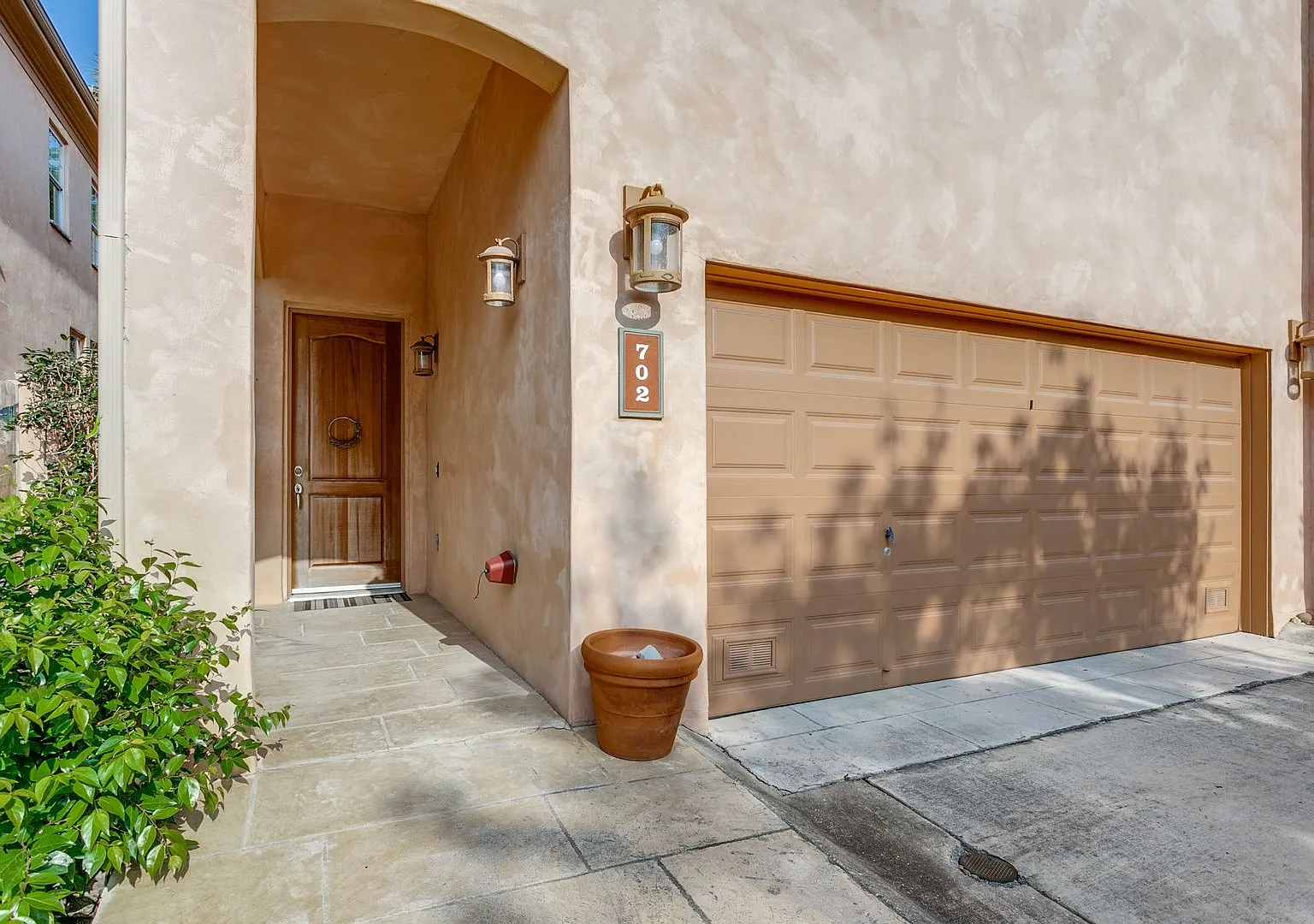 Luxury 3-Bedroom Townhome In Alamo Heights — Photo 3