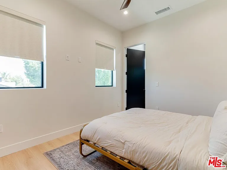 5929 Hesperia Ave — Photo 47