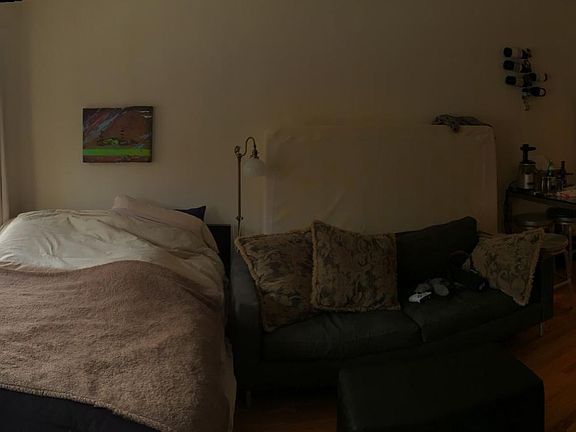 2nd image of 5560 N Lakewood Ave APT 1L