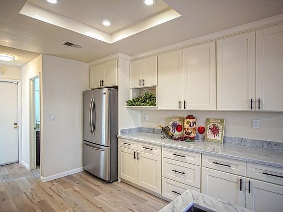 4th image of 34750 Siward Dr