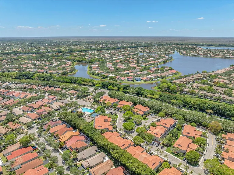 800 Sorrento Dr #2 — Photo 45