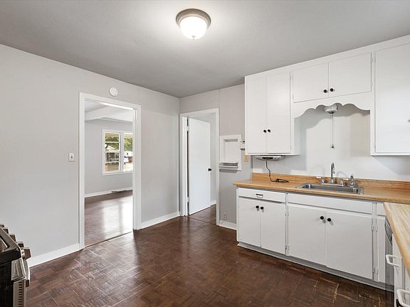 4th image of 5217 Deavers Ln