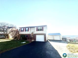 1403 Seville Dr, Slatington, PA 18080
