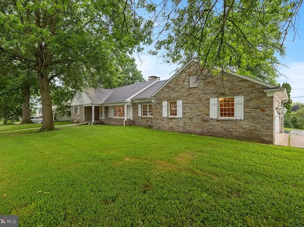 915 Fairview Ave, Gettysburg, PA 17325