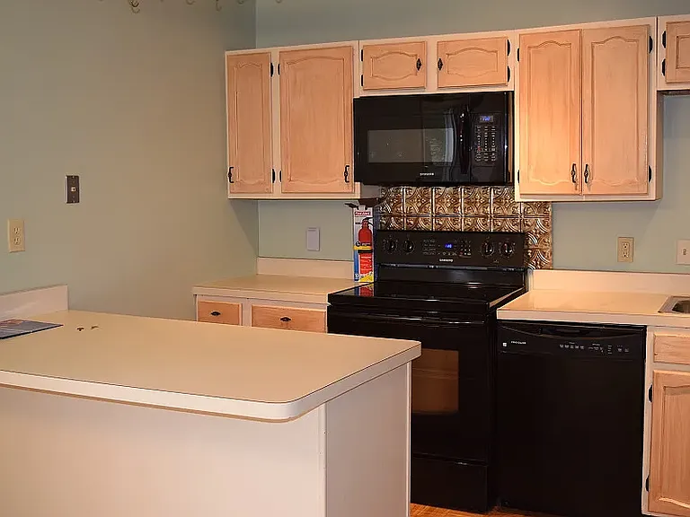 229 Oakwood Ave — Photo 8
