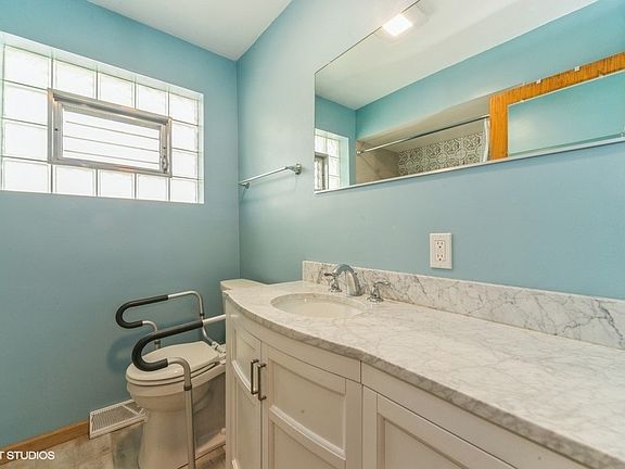 3rd image of 10116 McLean Ave