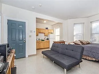 98 Moreland St — Photo 2