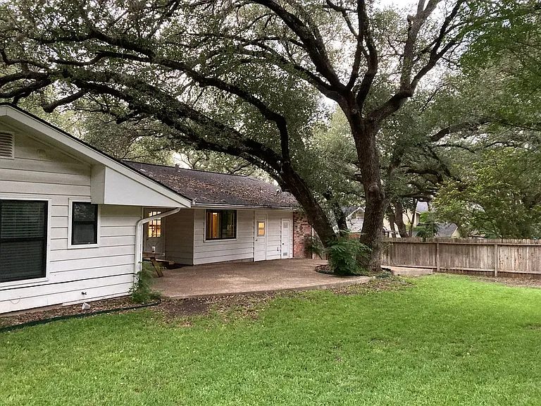 11414 Raindrop Dr — Photo 15