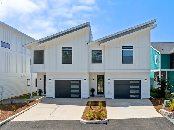 42 E Washington St, Rockaway Beach, OR 97136