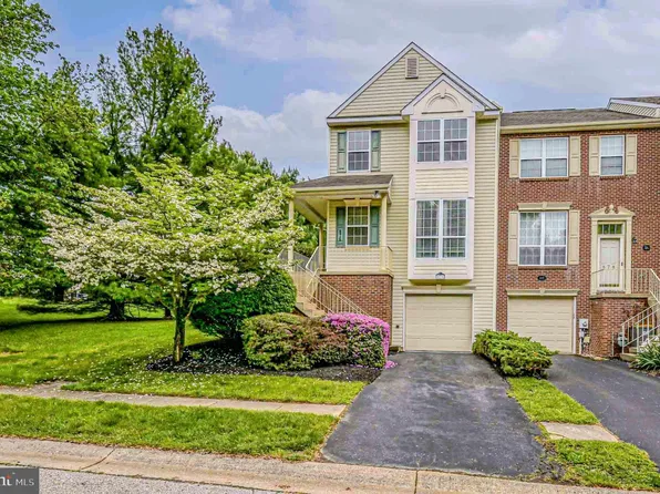 876 N Waterford Ln, Wilmington, DE 19808