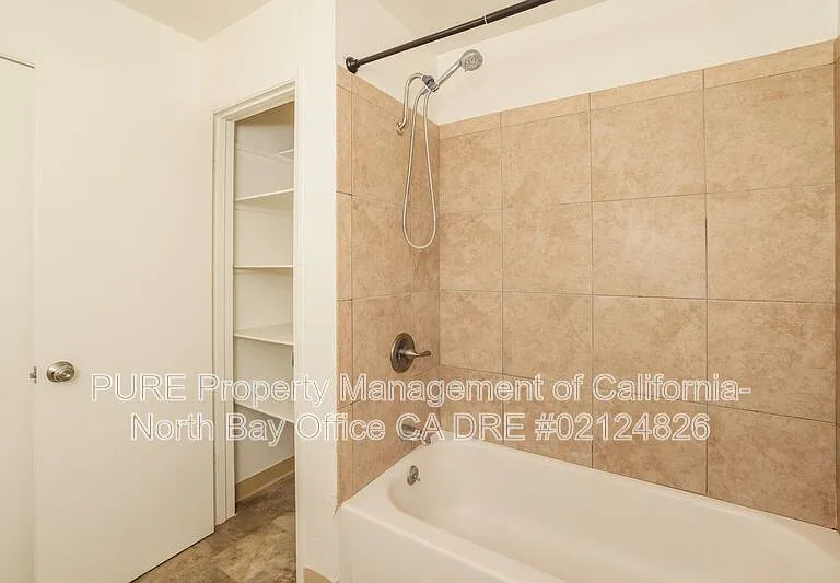 555 Dexter St #B — Photo 20