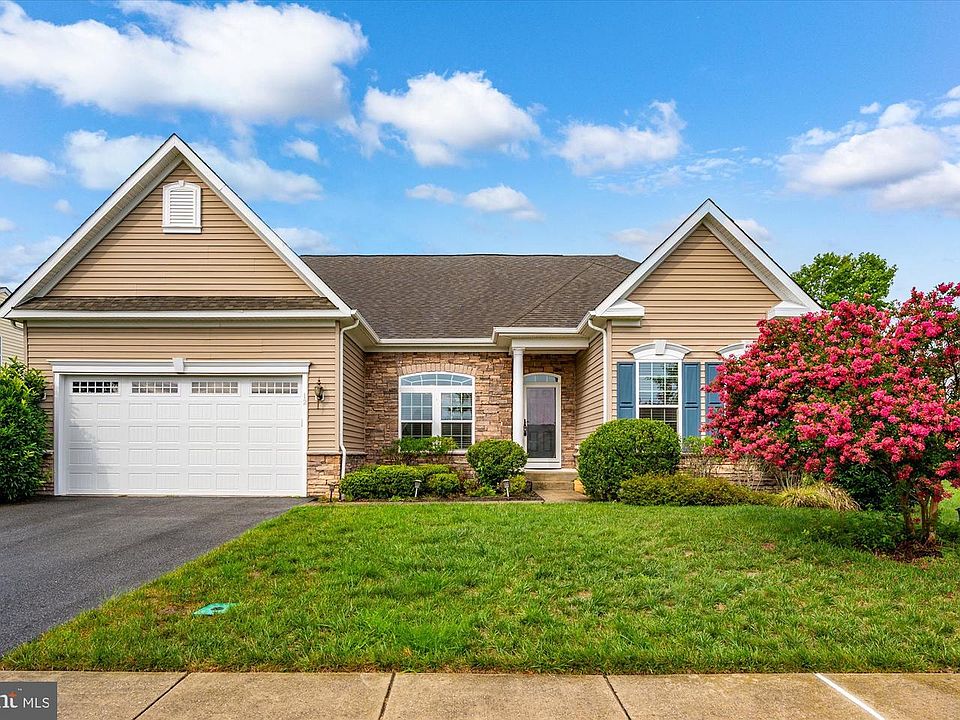 1st image of 12 Lakeview Dr