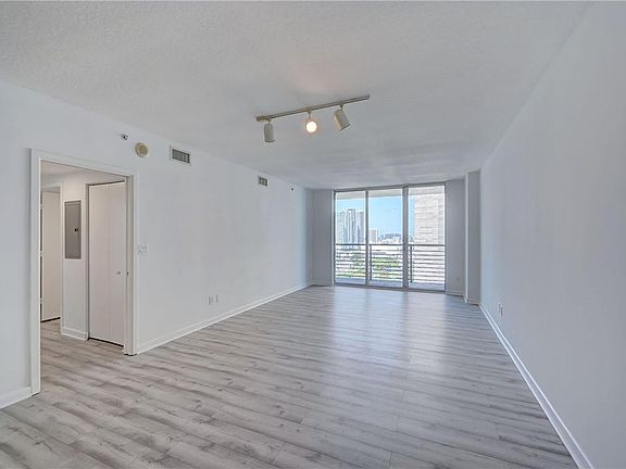 4th image of 335 S Biscayne Boulevard #2700