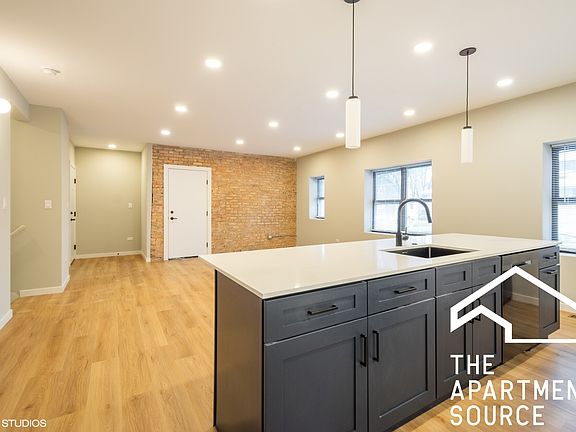 5th image of 3139 N Francisco Ave APT 1N